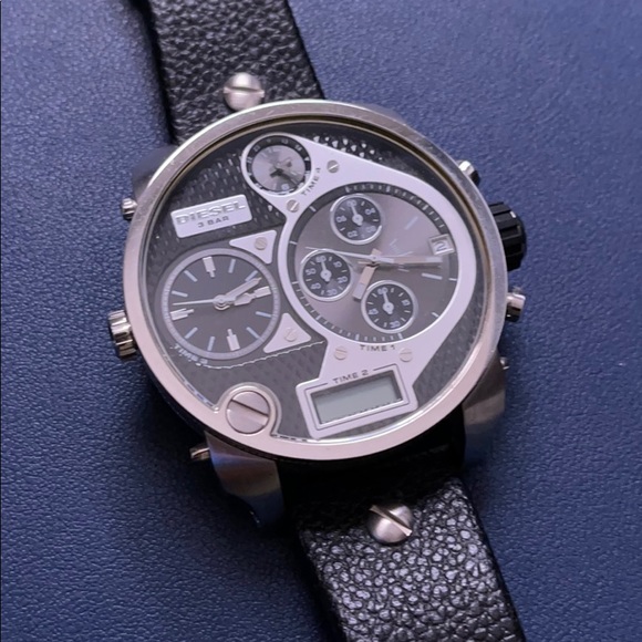 RARE Super Oversized Diesel Watch w Leather Band - Picture 5 of 9